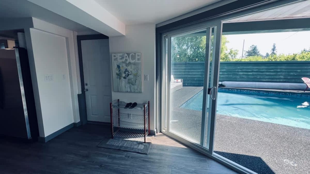 Tranquil Oasis 2 Bedroom Suite With Pool View 維多利亞 外观 照片