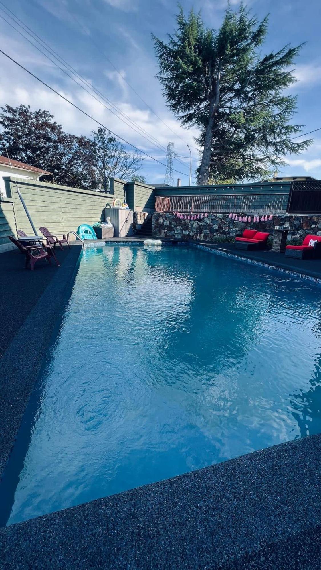 Tranquil Oasis 2 Bedroom Suite With Pool View 維多利亞 外观 照片