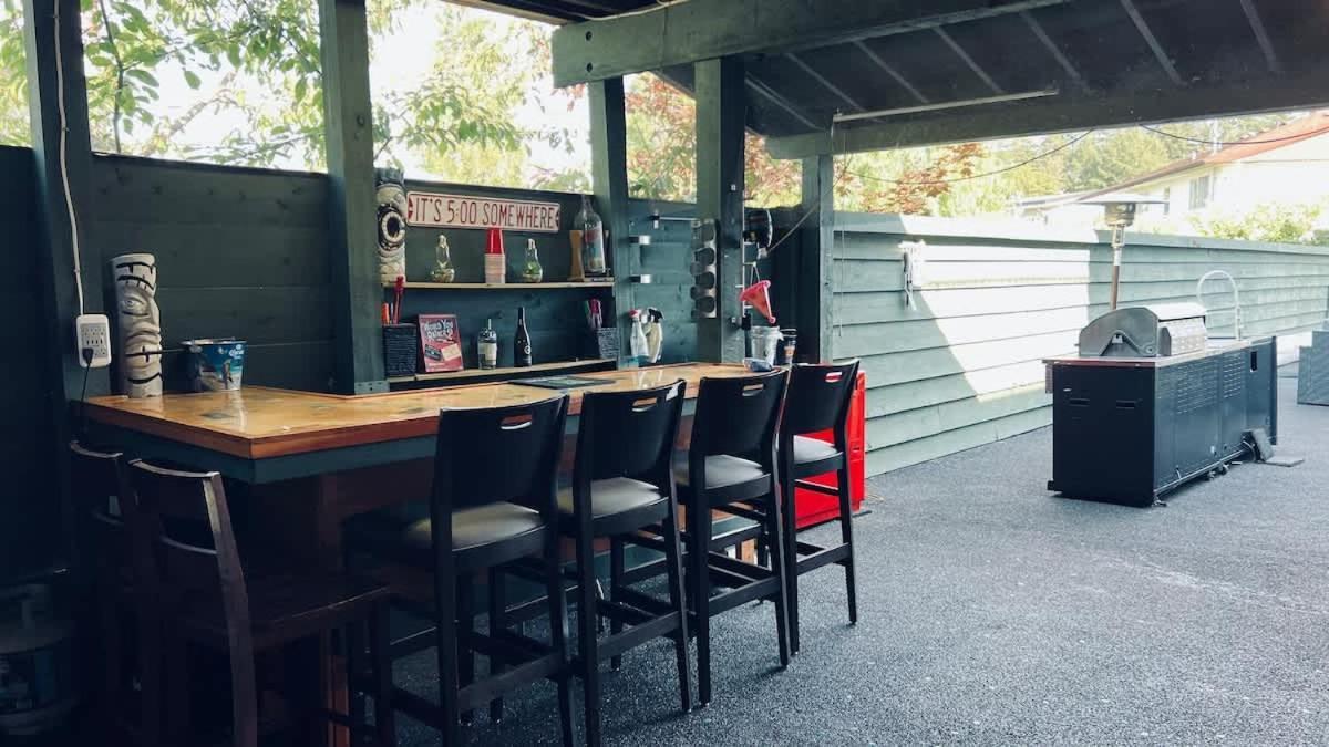Tranquil Oasis 2 Bedroom Suite With Pool View 維多利亞 外观 照片