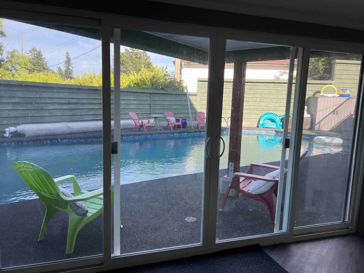 Tranquil Oasis 2 Bedroom Suite With Pool View 維多利亞 外观 照片