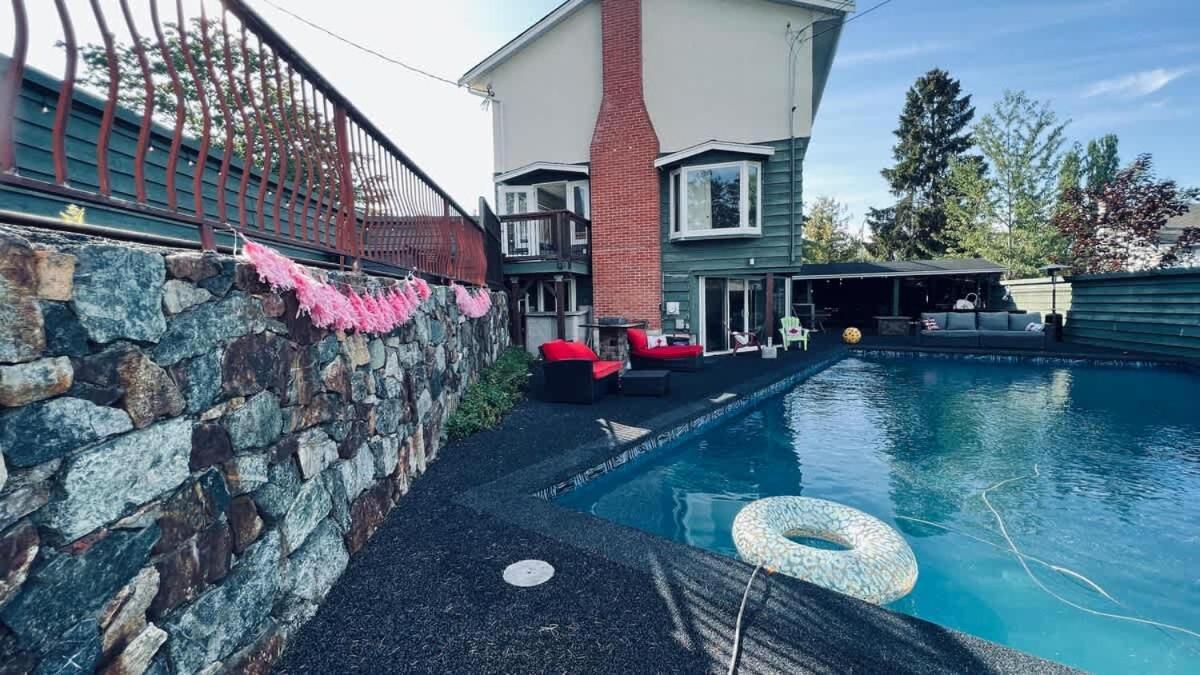 Tranquil Oasis 2 Bedroom Suite With Pool View 維多利亞 外观 照片