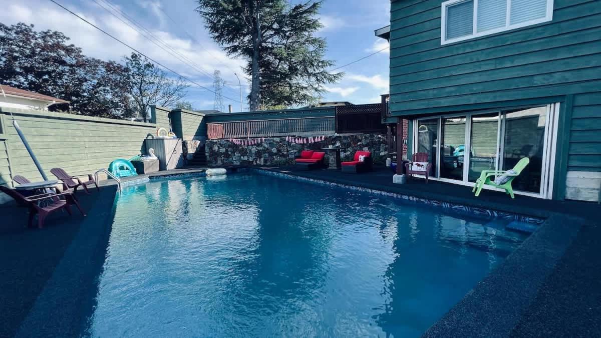 Tranquil Oasis 2 Bedroom Suite With Pool View 維多利亞 外观 照片